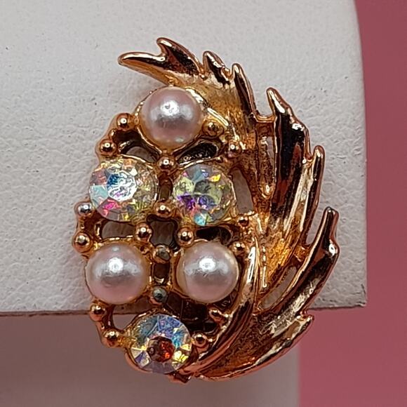 Vintage Clip Earrings, Gold Tone, Aurora Borealis Crystals, Faux Pearls, 1960s - Picture 5 of 9